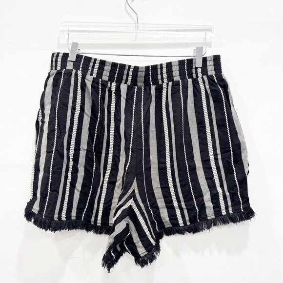 Lane Bryant Black White Stripe Shorts Fringe Trim Size 14/16 Cotton Blend - Picture 4 of 4